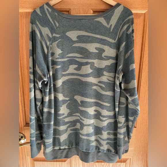 Torrid “Super Soft” Plus Size Camouflage Crew Neck Sweatshirt Size 2X - Picture 6 of 10
